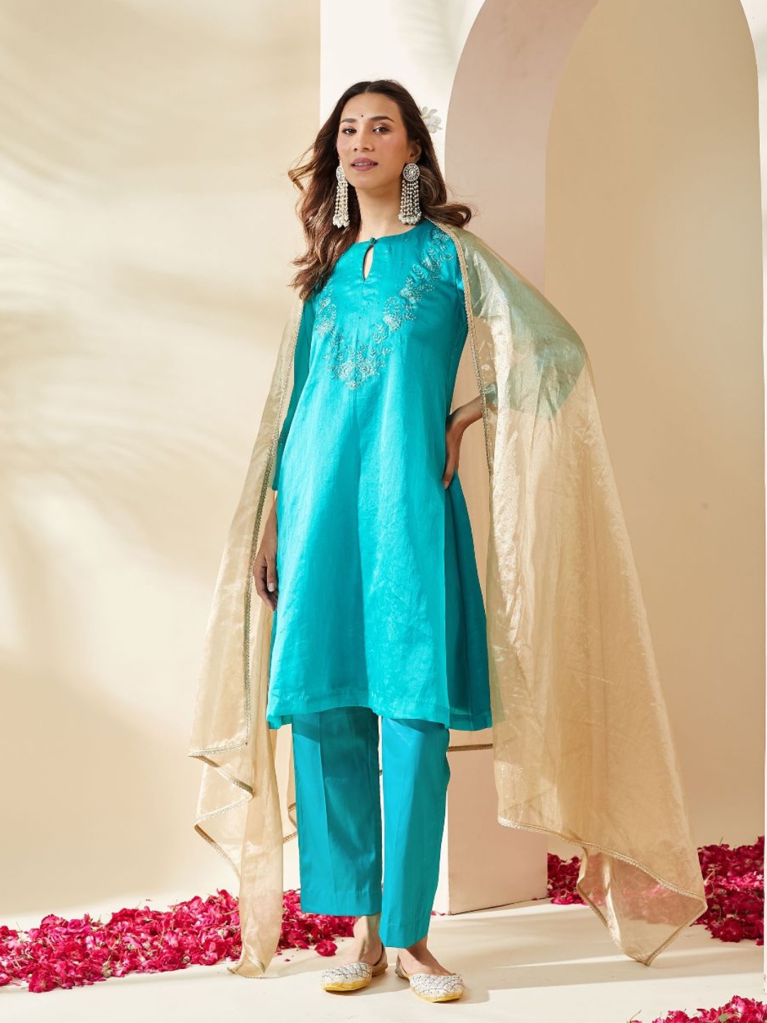 Turquoise Embroidered Organza Ruksaar Kurta Set (Set of 3)