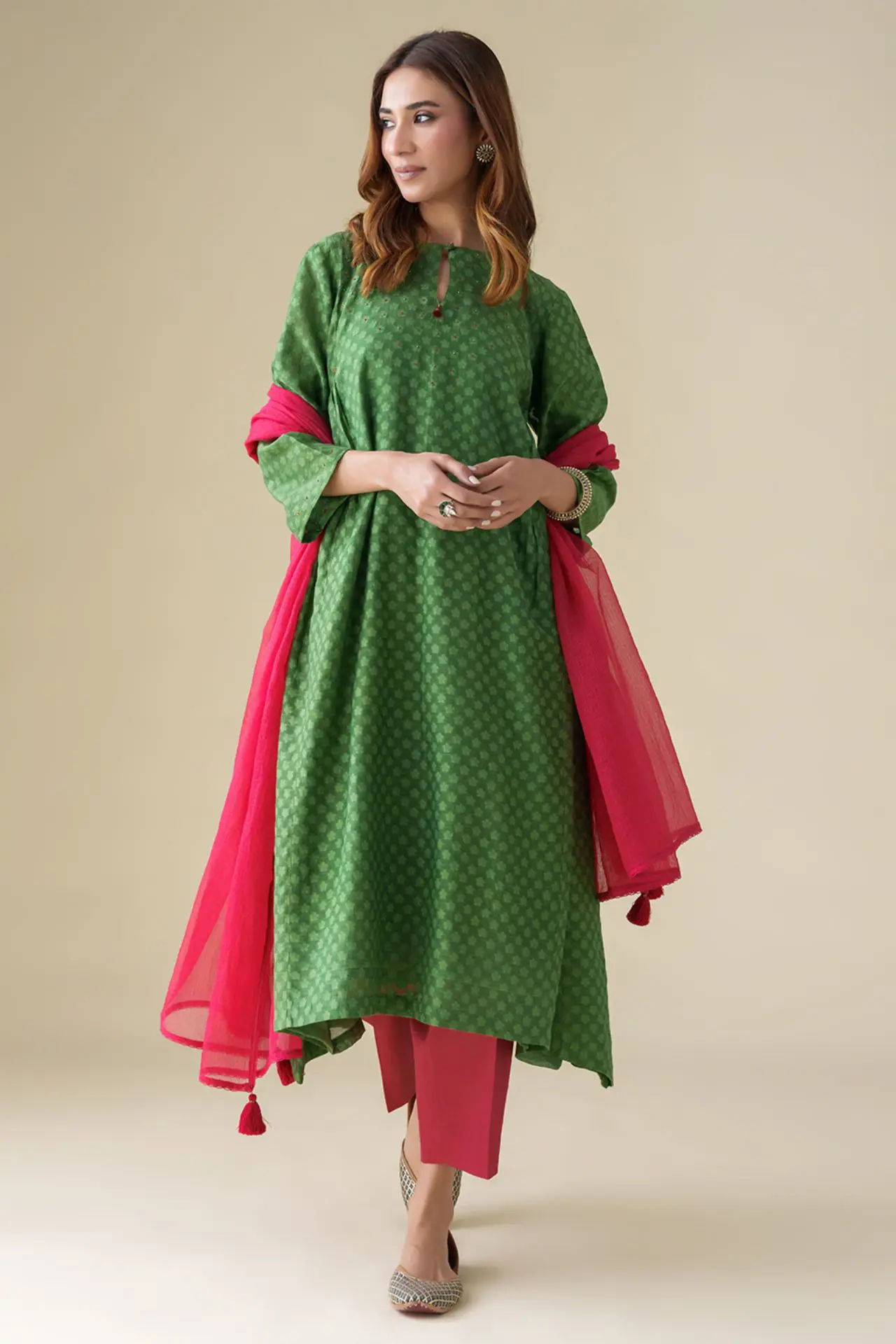 Green Hand Embroidered Chanderi Vrinda Kurta(With Slip) Set With Pant And Dupatta(Set Of 4)